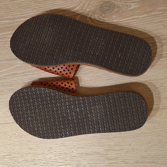 Billabong Vegan Leather Sandals - 8 (New) - Picture 2 of 2